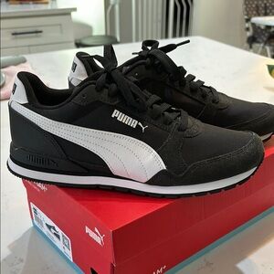 PUMA Men's Black and White Sneakers